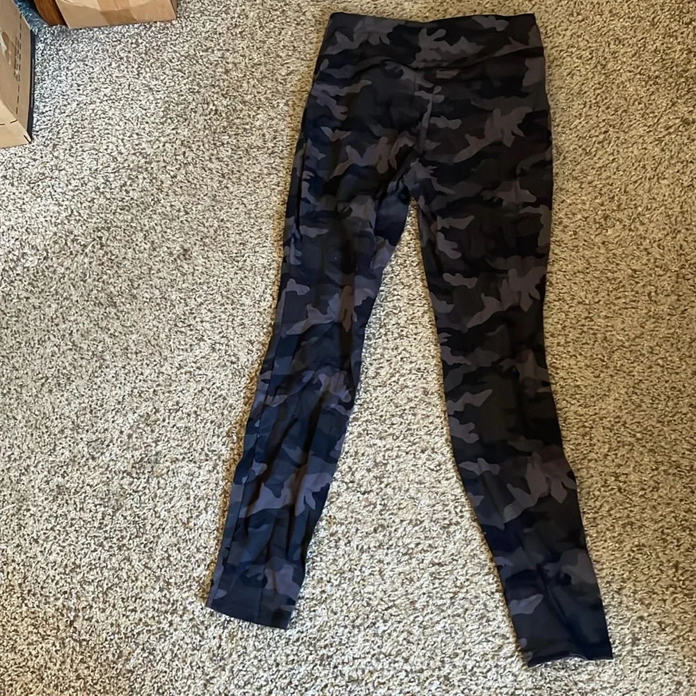 Black Camo Leggings 🖤🩶 - Picture 7 of 13